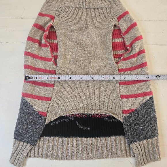 Dog Sweater with Cat Face has harness hole by Petsmart  size Medium 17-22 pounds - Picture 5 of 6